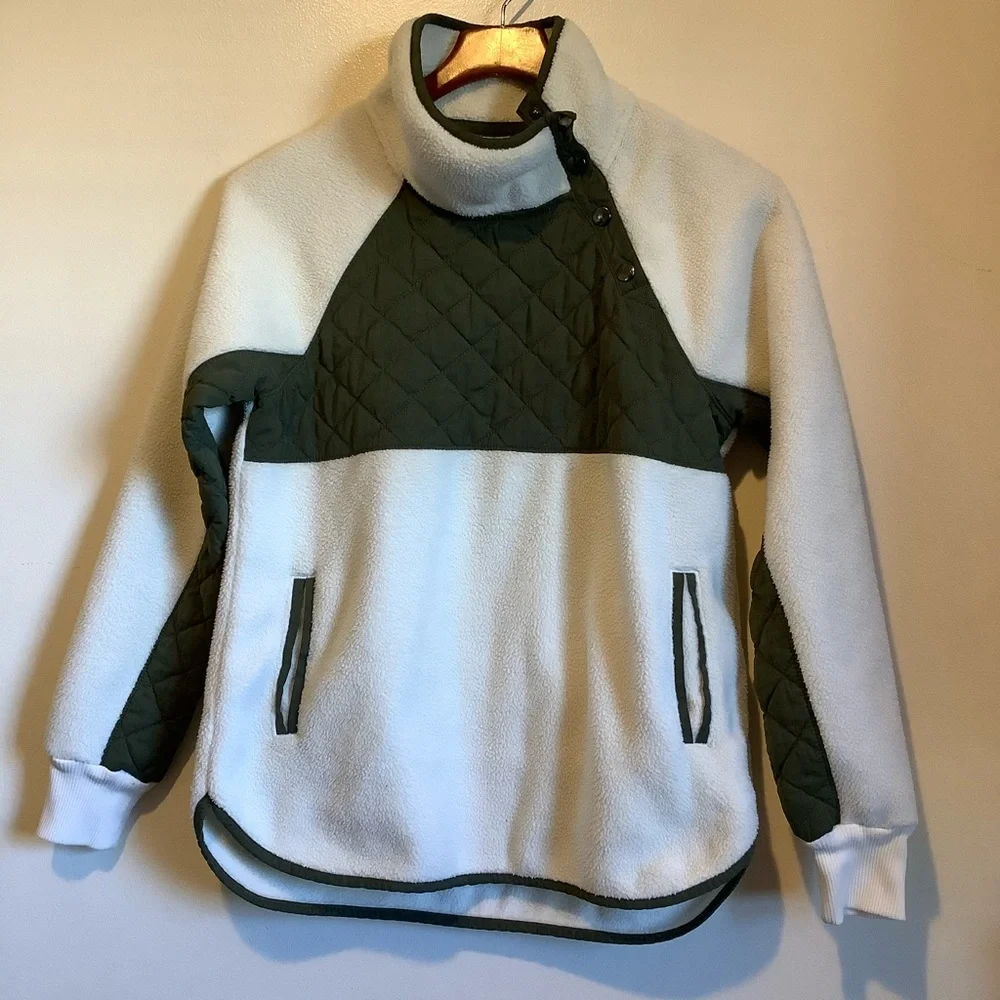 Abercrombie and Fitch Asymmetrical snap up fleece Size Small - Picture 4 of 8